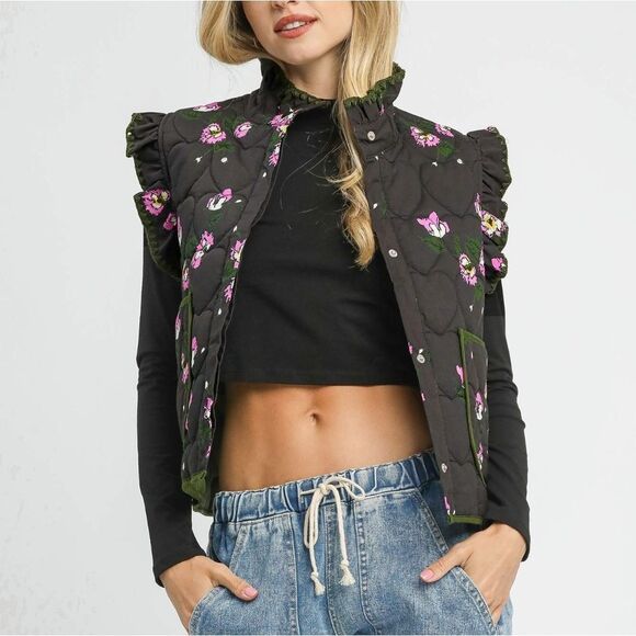 Umgee USA Umgee Ruffled Trim Quilted Floral Snap Down Vest Hearts Stitch Small - Picture 5 of 5